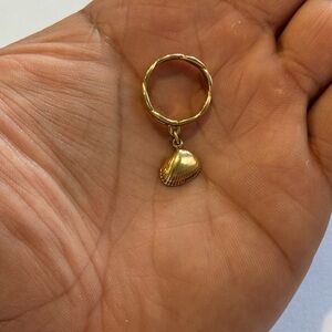 James Avery Retired 14k Yellow Gold Twisted Wire Dangle Ring w/ Clamshell Charm